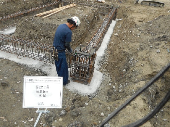 基礎工事　鉄筋組みと圧接④